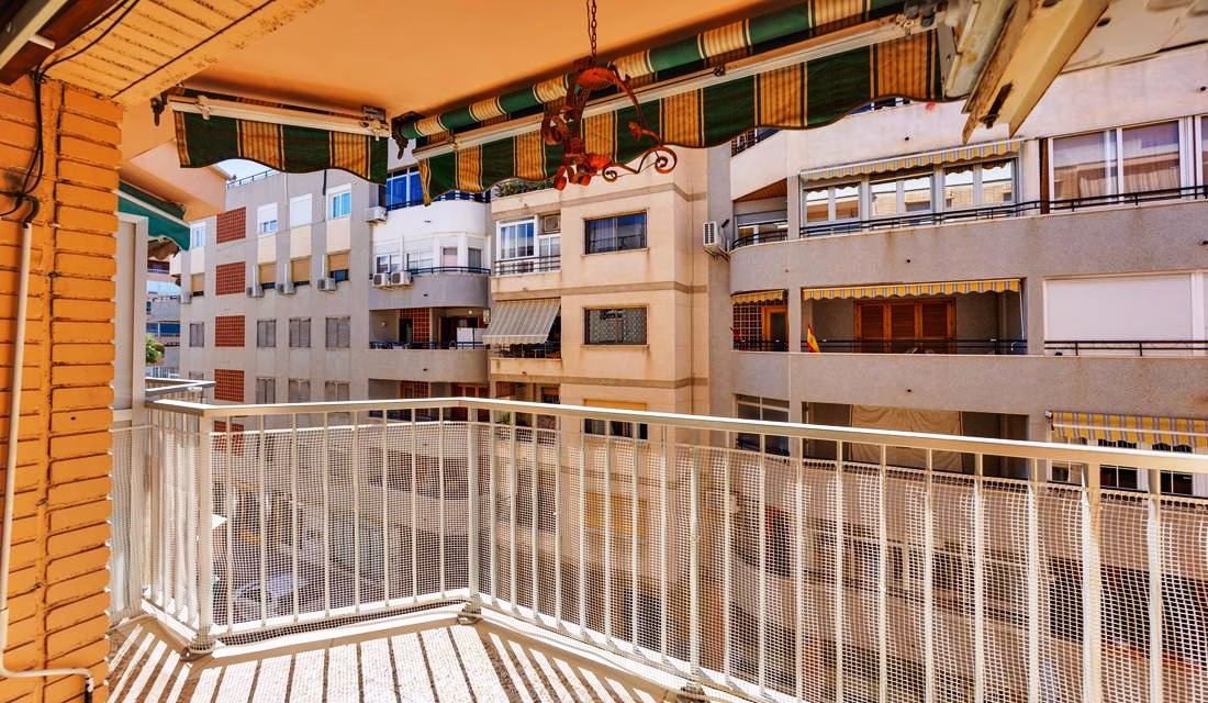 Ref: WS5441 — TORREVIEJA (Acequion Beach) – 3 Bedrooms Apartment on 3rd Floor with Lift Access and Terrace, 100m to the Beach. | White Villas in Spain Ref: WS5441 -- TORREVIEJA (Acequion Beach) - 3 Bedrooms Apartment on 3rd Floor with Lift Access and Terrace, 100m to the Beach. - Image 16