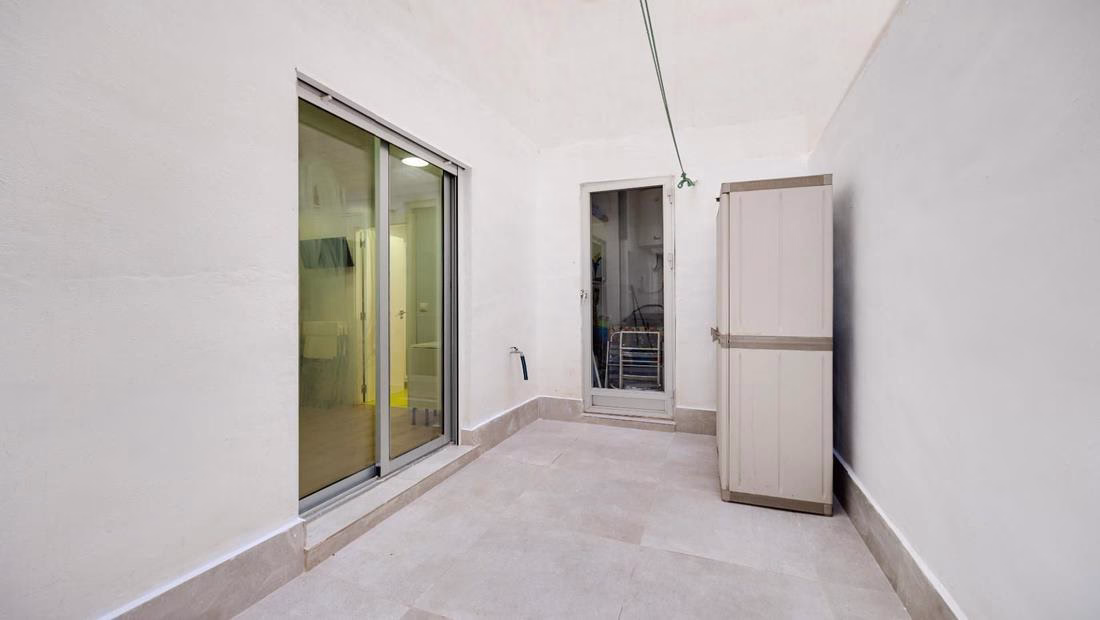 Ref: WM20637 — TORREVIEJA (Acequion BeachFront) – 2 Bedrooms Renovated Ground-Floor Beach Apartment with Sea views Terrace. | White Villas in Spain WhiteVillasInSpain16 10