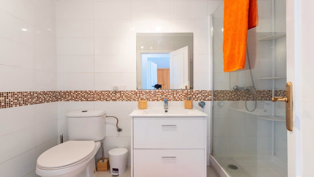 Ref: WL1156 — LA FLORIDA (Orihuela Costa) – 3 Bedrooms Top-Floor Apartment with comm. Pool, Terrace and Solarium. | White Villas in Spain WhiteVillasInSpain16 11