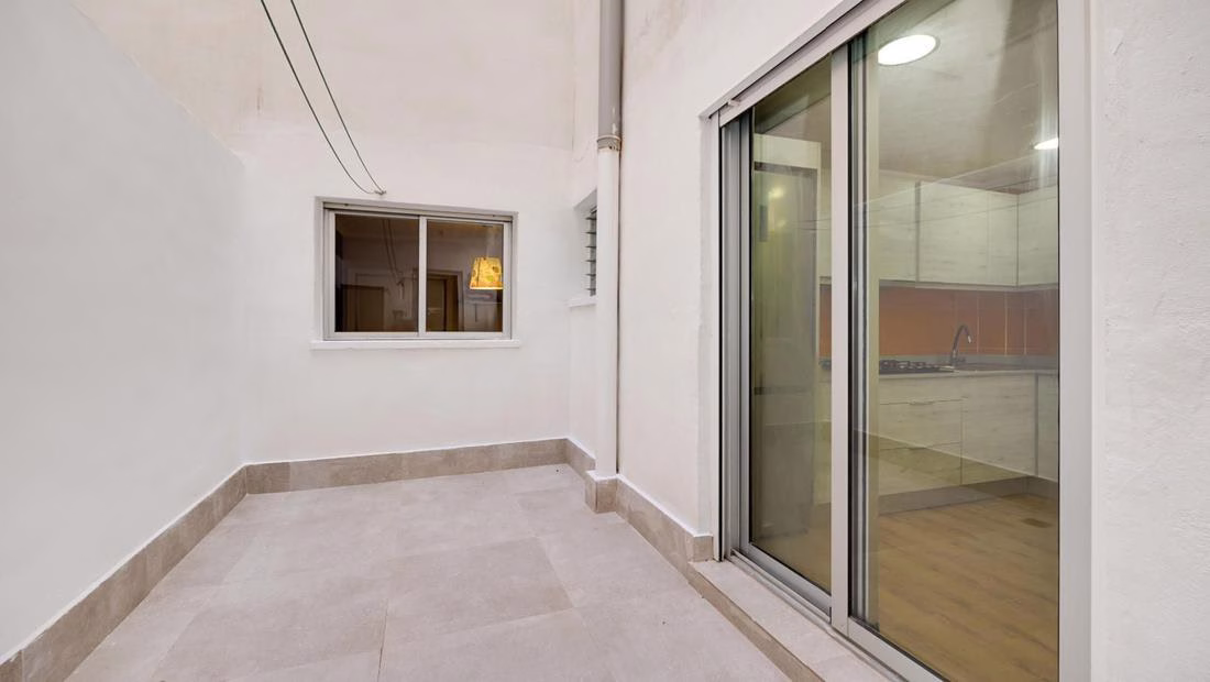 Ref: WM20637 — TORREVIEJA (Acequion BeachFront) – 2 Bedrooms Renovated Ground-Floor Beach Apartment with Sea views Terrace. | White Villas in Spain WhiteVillasInSpain17 10