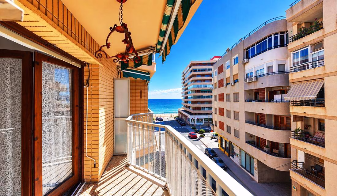Ref: WS5441 — TORREVIEJA (Acequion Beach) – 3 Bedrooms Apartment on 3rd Floor with Lift Access and Terrace, 100m to the Beach. | White Villas in Spain Ref: WS5441 -- TORREVIEJA (Acequion Beach) - 3 Bedrooms Apartment on 3rd Floor with Lift Access and Terrace, 100m to the Beach. - Image 18