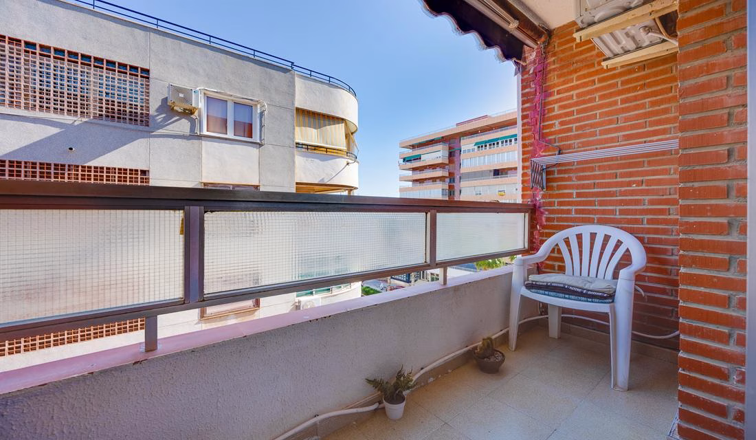 Ref: WS5443 — TORREVIEJA (Acequion Beach) – 2 Bedrooms Apartment on 4th Floor with Lift Access and Sea Views, 50m to the Beach | White Villas in Spain Ref: WS5443 -- TORREVIEJA (Acequion Beach) - 2 Bedrooms Apartment on 4th Floor with Lift Access and Sea Views, 50m to the Beach - Image 19