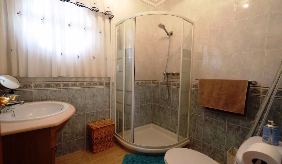 Ref: WIH3073 — LAS FILIPINAS (Orihuela Costa) – 3 Bedrooms Villa with Pool, Off-road Parking and Solarium. | White Villas in Spain Ref: WIH3073 -- LAS FILIPINAS (Orihuela Costa) - 3 Bedrooms Villa with Pool, Off-road Parking and Solarium. - Image 19