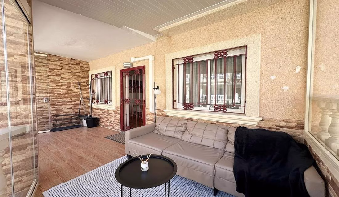 Ref: WTi3121 — PLAYA FLAMENCA – 3 Bedrooms TownHouse with comm. Pool, Glazed-in Terrace and Parking. | White Villas in Spain Ref: WTi3121 -- PLAYA FLAMENCA - 3 Bedrooms TownHouse with comm. Pool, Glazed-in Terrace and Parking. - Image 19