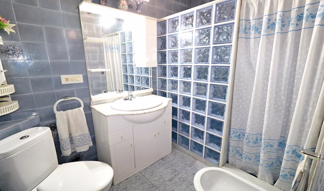 Ref: WPR1921 — TORREVIEJA (Harbour side) – 3 Bedrooms Apartment on 4th Floor with Lift Access and Terrace, 150m from the Harbour | White Villas in Spain WhiteVillasInSpain18 7