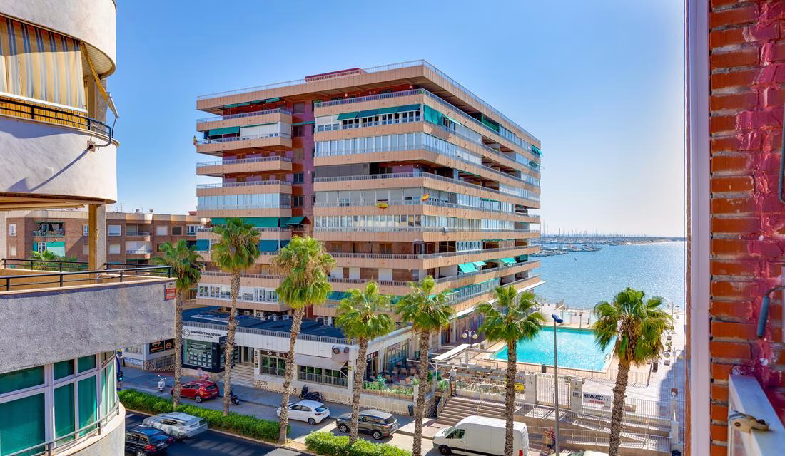 Ref: WS5443 — TORREVIEJA (Acequion Beach) – 2 Bedrooms Apartment on 4th Floor with Lift Access and Sea Views, 50m to the Beach | White Villas in Spain Ref: WS5443 -- TORREVIEJA (Acequion Beach) - 2 Bedrooms Apartment on 4th Floor with Lift Access and Sea Views, 50m to the Beach - Image 20