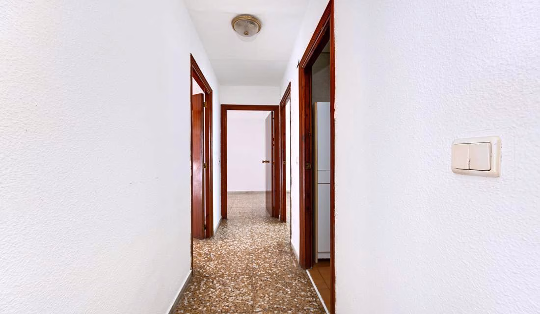 Ref: WS5441 — TORREVIEJA (Acequion Beach) – 3 Bedrooms Apartment on 3rd Floor with Lift Access and Terrace, 100m to the Beach. | White Villas in Spain Ref: WS5441 -- TORREVIEJA (Acequion Beach) - 3 Bedrooms Apartment on 3rd Floor with Lift Access and Terrace, 100m to the Beach. - Image 20