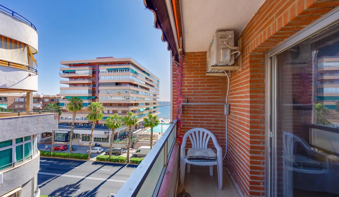 Ref: WS5443 — TORREVIEJA (Acequion Beach) – 2 Bedrooms Apartment on 4th Floor with Lift Access and Sea Views, 50m to the Beach | White Villas in Spain Ref: WS5443 -- TORREVIEJA (Acequion Beach) - 2 Bedrooms Apartment on 4th Floor with Lift Access and Sea Views, 50m to the Beach - Image 21