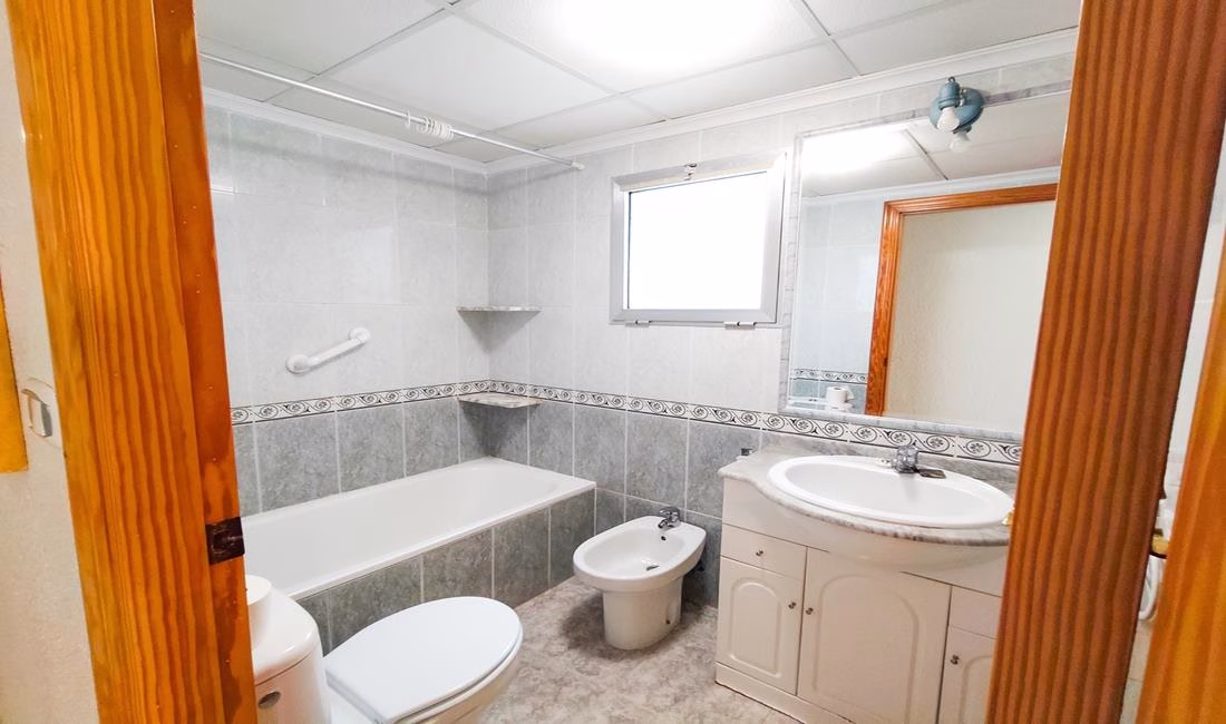 Ref: WK2425 — GUARDAMAR del SEGURA – 2 Bedrooms Apartment on 2nd Floor with Lift access and Terrace, 150m to the Beach. | White Villas in Spain WhiteVillasInSpain20 2