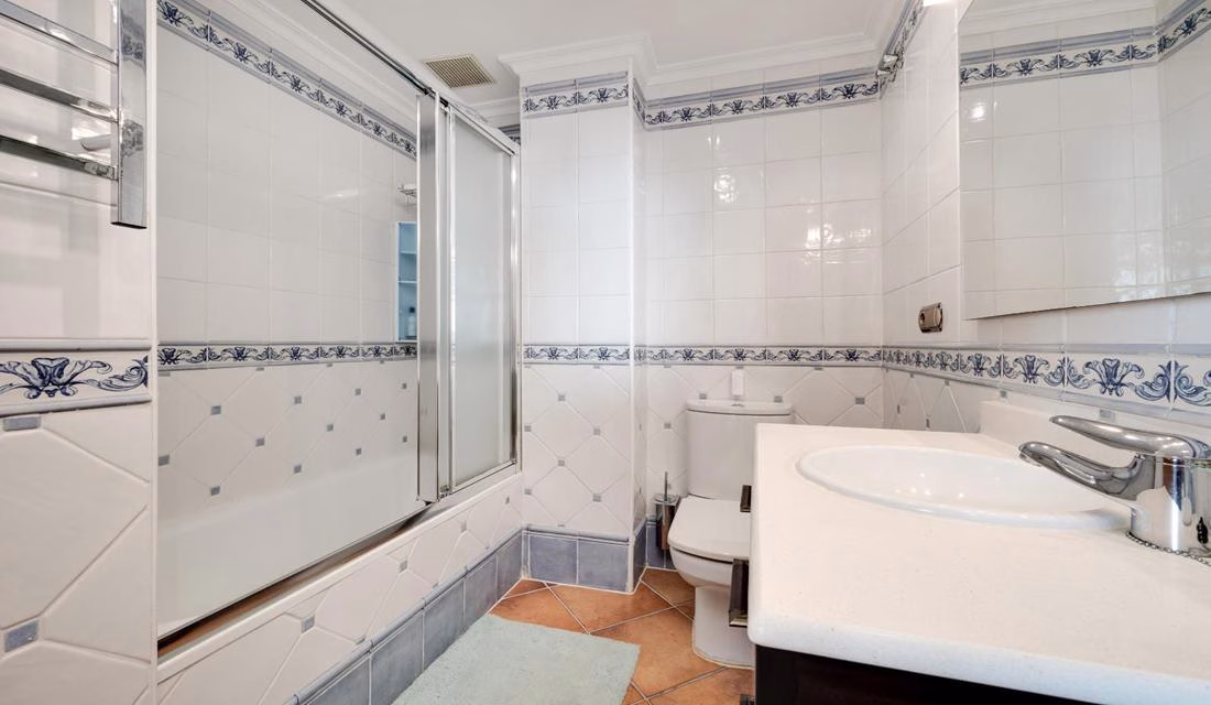 Ref: WM20919 — TORREVIEJA – 3 Bedrooms Town-centre Penthouse with Lift Access, Parking space and Storage. | White Villas in Spain Ref: WM20919 -- TORREVIEJA - 3 Bedrooms Town-centre Penthouse with Lift Access, Parking space and Storage. - Image 21
