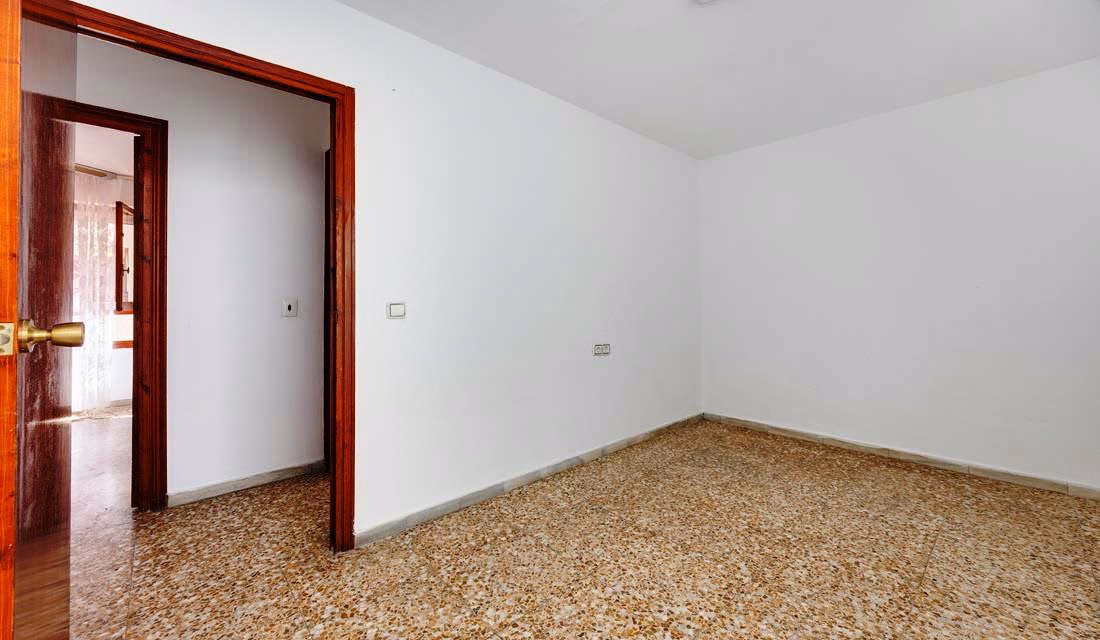 Ref: WS5441 — TORREVIEJA (Acequion Beach) – 3 Bedrooms Apartment on 3rd Floor with Lift Access and Terrace, 100m to the Beach. | White Villas in Spain Ref: WS5441 -- TORREVIEJA (Acequion Beach) - 3 Bedrooms Apartment on 3rd Floor with Lift Access and Terrace, 100m to the Beach. - Image 21
