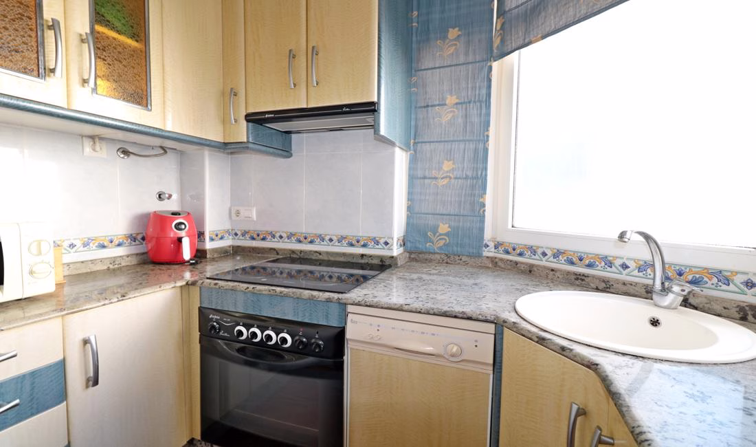 Ref: WPR1921 — TORREVIEJA (Harbour side) – 3 Bedrooms Apartment on 4th Floor with Lift Access and Terrace, 150m from the Harbour | White Villas in Spain WhiteVillasInSpain20 6