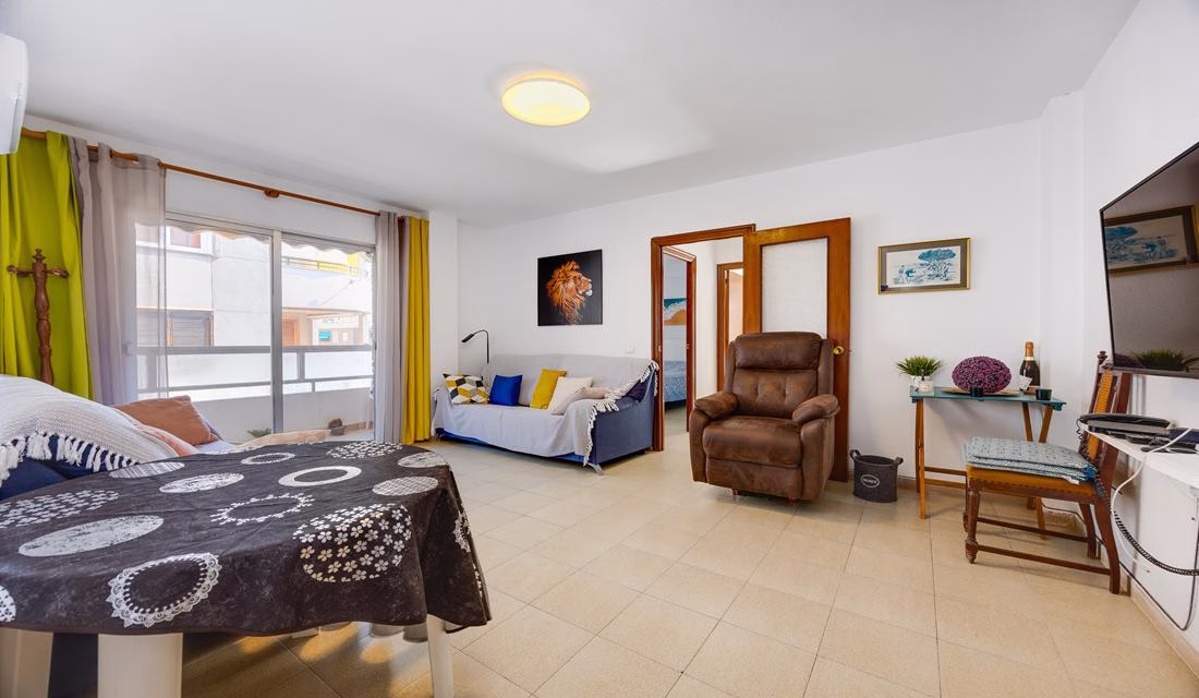 Ref: WS5443 — TORREVIEJA (Acequion Beach) – 2 Bedrooms Apartment on 4th Floor with Lift Access and Sea Views, 50m to the Beach | White Villas in Spain Ref: WS5443 -- TORREVIEJA (Acequion Beach) - 2 Bedrooms Apartment on 4th Floor with Lift Access and Sea Views, 50m to the Beach - Image 22