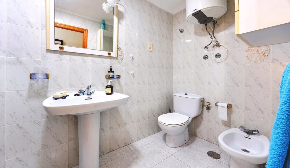 Ref: WS5444 — TORREVIEJA (El Cura Beach) – 1 Bedroom Apartment on 3rd Floor with comm. Pool and Lift Access, 500m to the Beach. | White Villas in Spain Ref: WS5444 -- TORREVIEJA (El Cura Beach) - 1 Bedroom Apartment on 3rd Floor with comm. Pool and Lift Access, 500m to the Beach. - Image 22