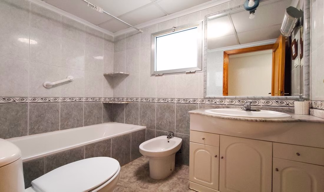 Ref: WK2425 — GUARDAMAR del SEGURA – 2 Bedrooms Apartment on 2nd Floor with Lift access and Terrace, 150m to the Beach. | White Villas in Spain WhiteVillasInSpain21 2