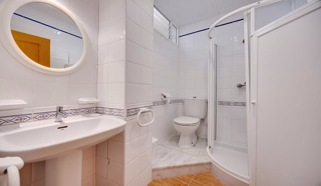 Ref: WM21043 — TORREVIEJA – 3 Bedrooms Ground Floor Apartment, 75m to the Beach | White Villas in Spain Ref: WM21043 -- TORREVIEJA - 3 Bedrooms Ground Floor Apartment, 75m to the Beach - Image 22