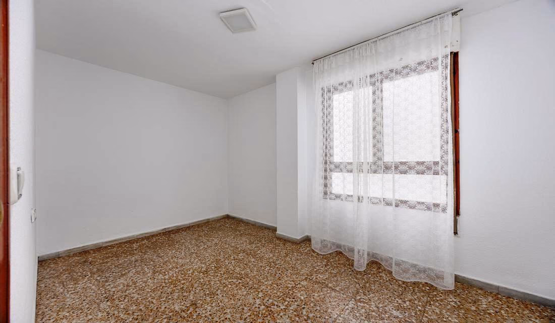 Ref: WS5441 — TORREVIEJA (Acequion Beach) – 3 Bedrooms Apartment on 3rd Floor with Lift Access and Terrace, 100m to the Beach. | White Villas in Spain Ref: WS5441 -- TORREVIEJA (Acequion Beach) - 3 Bedrooms Apartment on 3rd Floor with Lift Access and Terrace, 100m to the Beach. - Image 22