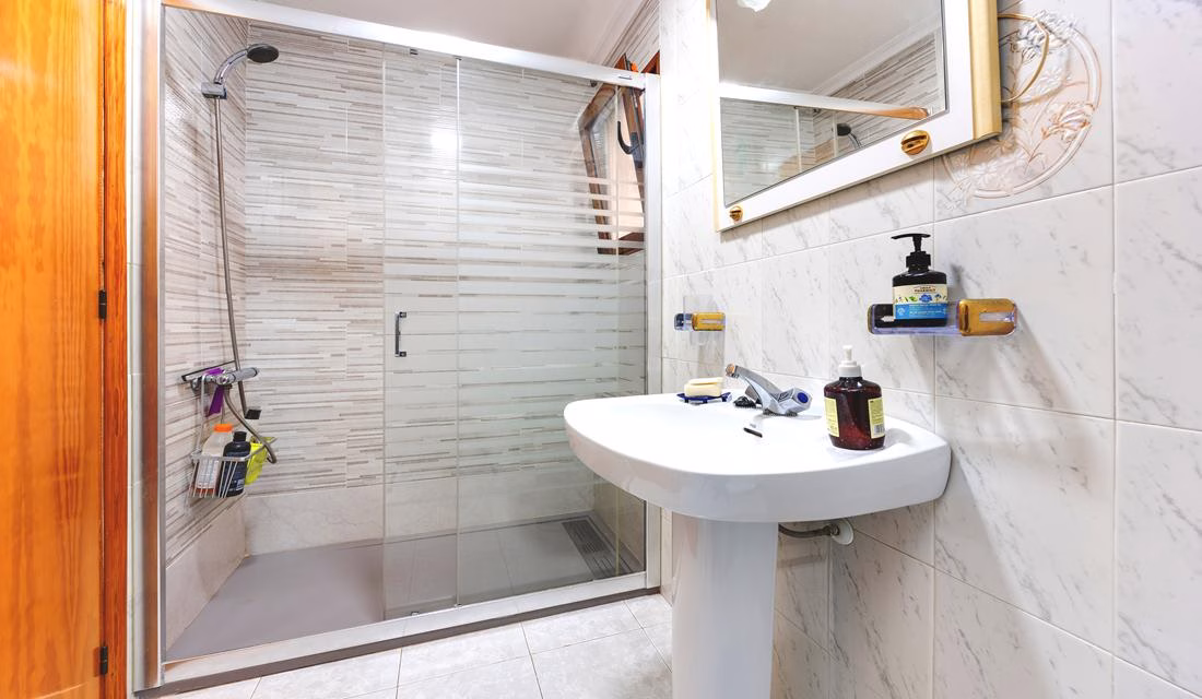 Ref: WS5444 — TORREVIEJA (El Cura Beach) – 1 Bedroom Apartment on 3rd Floor with comm. Pool and Lift Access, 500m to the Beach. | White Villas in Spain Ref: WS5444 -- TORREVIEJA (El Cura Beach) - 1 Bedroom Apartment on 3rd Floor with comm. Pool and Lift Access, 500m to the Beach. - Image 23