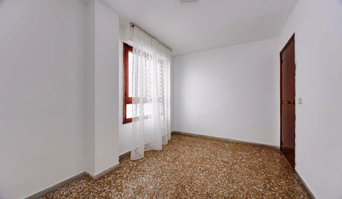Ref: WS5441 — TORREVIEJA (Acequion Beach) – 3 Bedrooms Apartment on 3rd Floor with Lift Access and Terrace, 100m to the Beach. | White Villas in Spain Ref: WS5441 -- TORREVIEJA (Acequion Beach) - 3 Bedrooms Apartment on 3rd Floor with Lift Access and Terrace, 100m to the Beach. - Image 23