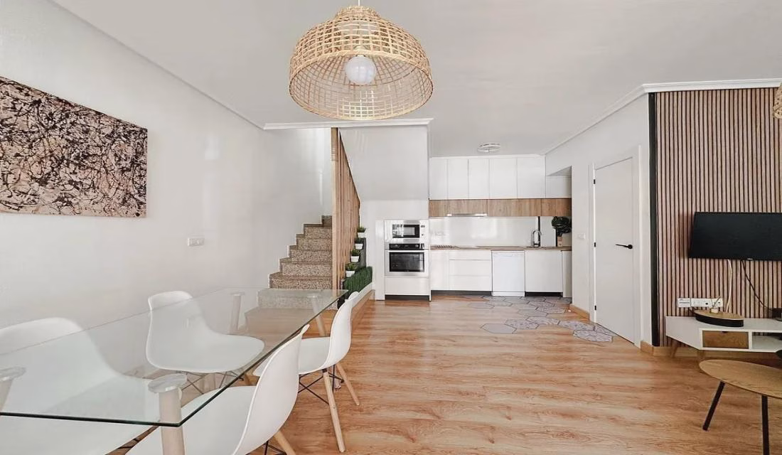 Ref: WTi3121 — PLAYA FLAMENCA – 3 Bedrooms TownHouse with comm. Pool, Glazed-in Terrace and Parking. | White Villas in Spain Ref: WTi3121 -- PLAYA FLAMENCA - 3 Bedrooms TownHouse with comm. Pool, Glazed-in Terrace and Parking. - Image 24