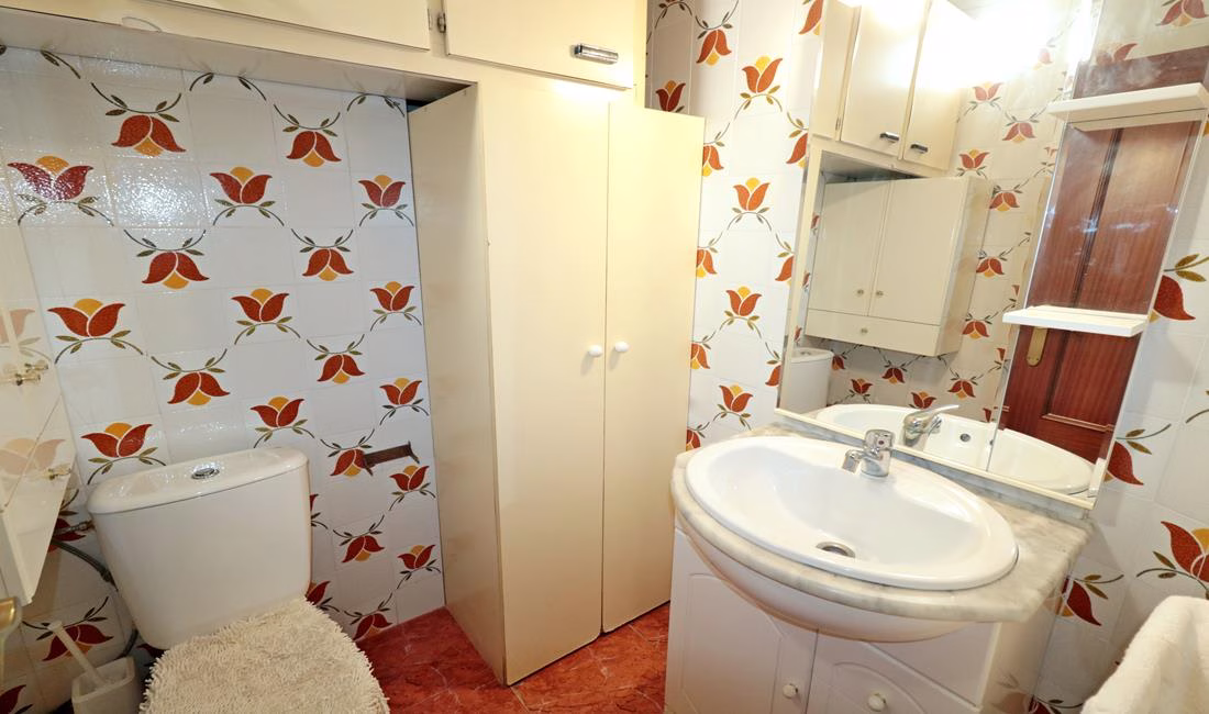 Ref: WPR1921 — TORREVIEJA (Harbour side) – 3 Bedrooms Apartment on 4th Floor with Lift Access and Terrace, 150m from the Harbour | White Villas in Spain WhiteVillasInSpain23 4