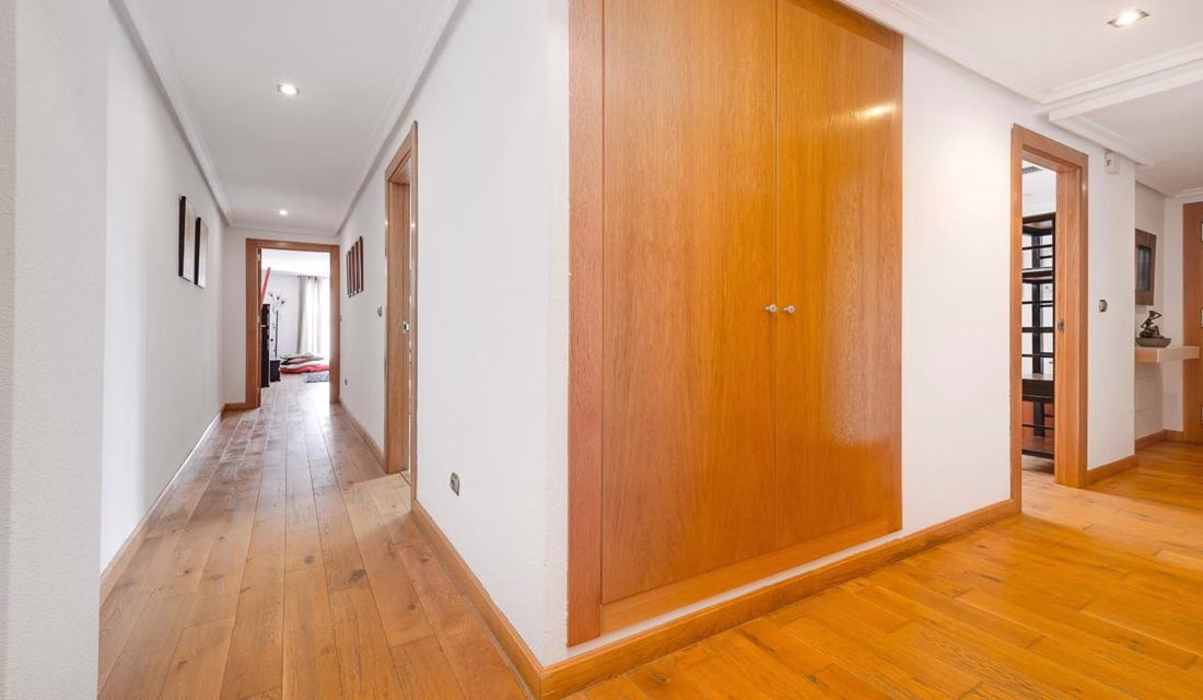 Ref: WM20919 — TORREVIEJA – 3 Bedrooms Town-centre Penthouse with Lift Access, Parking space and Storage. | White Villas in Spain Ref: WM20919 -- TORREVIEJA - 3 Bedrooms Town-centre Penthouse with Lift Access, Parking space and Storage. - Image 25