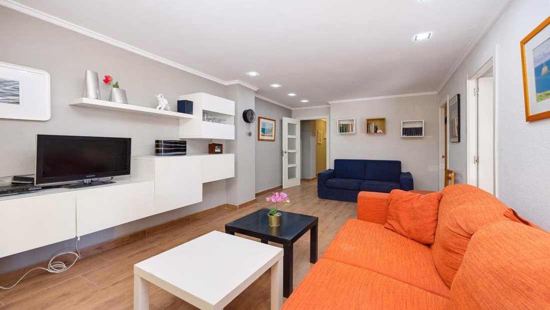 Ref: WM20637 — TORREVIEJA (Acequion BeachFront) – 2 Bedrooms Renovated Ground-Floor Beach Apartment with Sea views Terrace. | White Villas in Spain WhiteVillasInSpain24 6