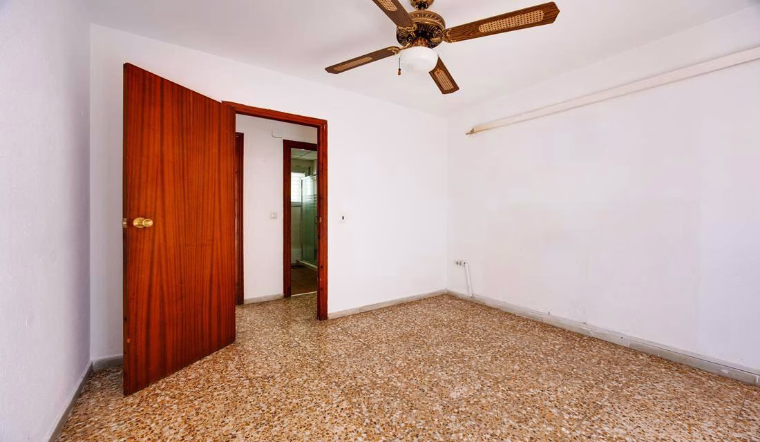 Ref: WS5441 — TORREVIEJA (Acequion Beach) – 3 Bedrooms Apartment on 3rd Floor with Lift Access and Terrace, 100m to the Beach. | White Villas in Spain Ref: WS5441 -- TORREVIEJA (Acequion Beach) - 3 Bedrooms Apartment on 3rd Floor with Lift Access and Terrace, 100m to the Beach. - Image 26
