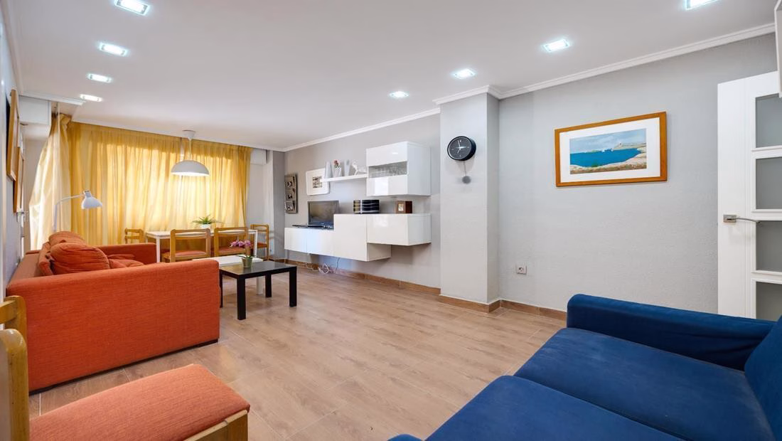 Ref: WM20637 — TORREVIEJA (Acequion BeachFront) – 2 Bedrooms Renovated Ground-Floor Beach Apartment with Sea views Terrace. | White Villas in Spain WhiteVillasInSpain25 4