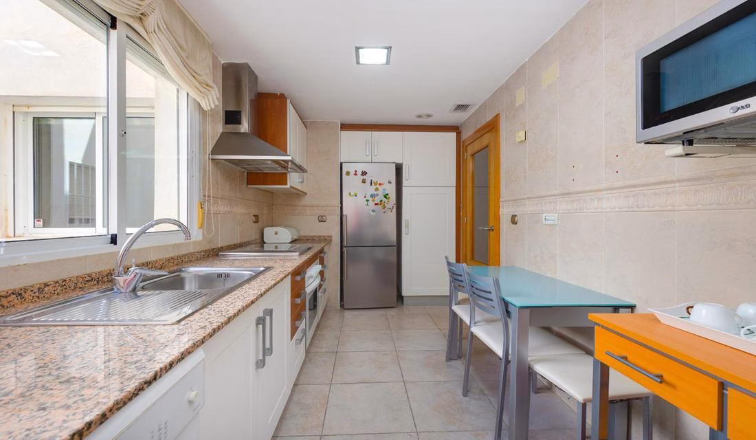 Ref: WM20919 — TORREVIEJA – 3 Bedrooms Town-centre Penthouse with Lift Access, Parking space and Storage. | White Villas in Spain Ref: WM20919 -- TORREVIEJA - 3 Bedrooms Town-centre Penthouse with Lift Access, Parking space and Storage. - Image 27