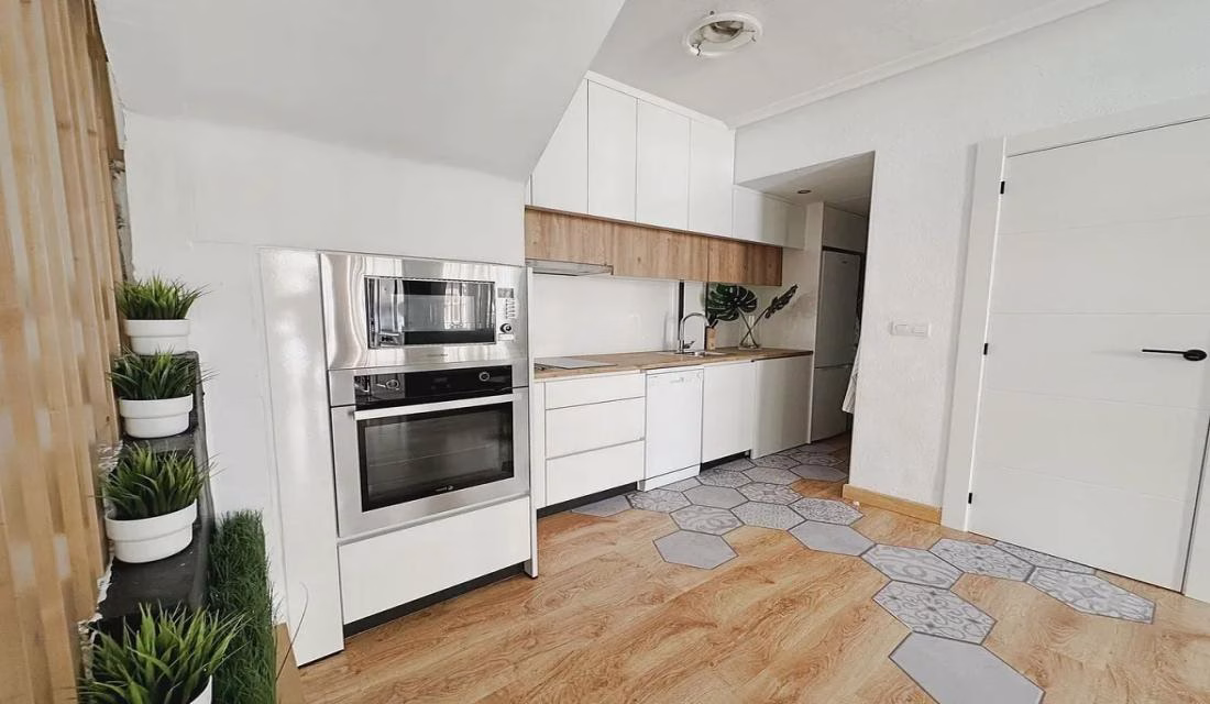 Ref: WTi3121 — PLAYA FLAMENCA – 3 Bedrooms TownHouse with comm. Pool, Glazed-in Terrace and Parking. | White Villas in Spain Ref: WTi3121 -- PLAYA FLAMENCA - 3 Bedrooms TownHouse with comm. Pool, Glazed-in Terrace and Parking. - Image 27