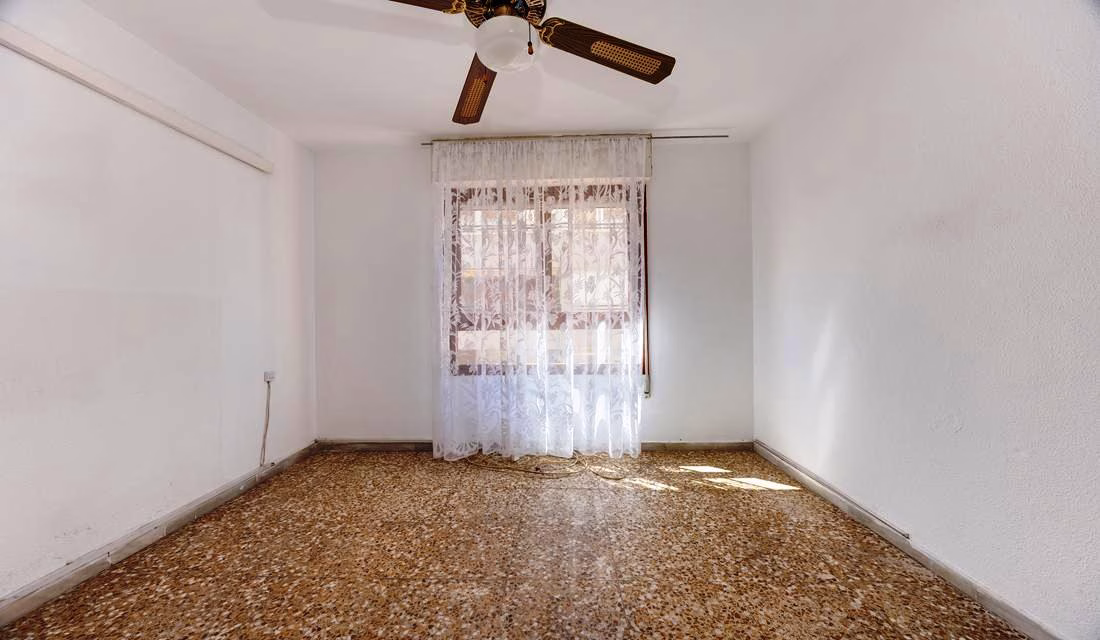 Ref: WS5441 — TORREVIEJA (Acequion Beach) – 3 Bedrooms Apartment on 3rd Floor with Lift Access and Terrace, 100m to the Beach. | White Villas in Spain Ref: WS5441 -- TORREVIEJA (Acequion Beach) - 3 Bedrooms Apartment on 3rd Floor with Lift Access and Terrace, 100m to the Beach. - Image 27