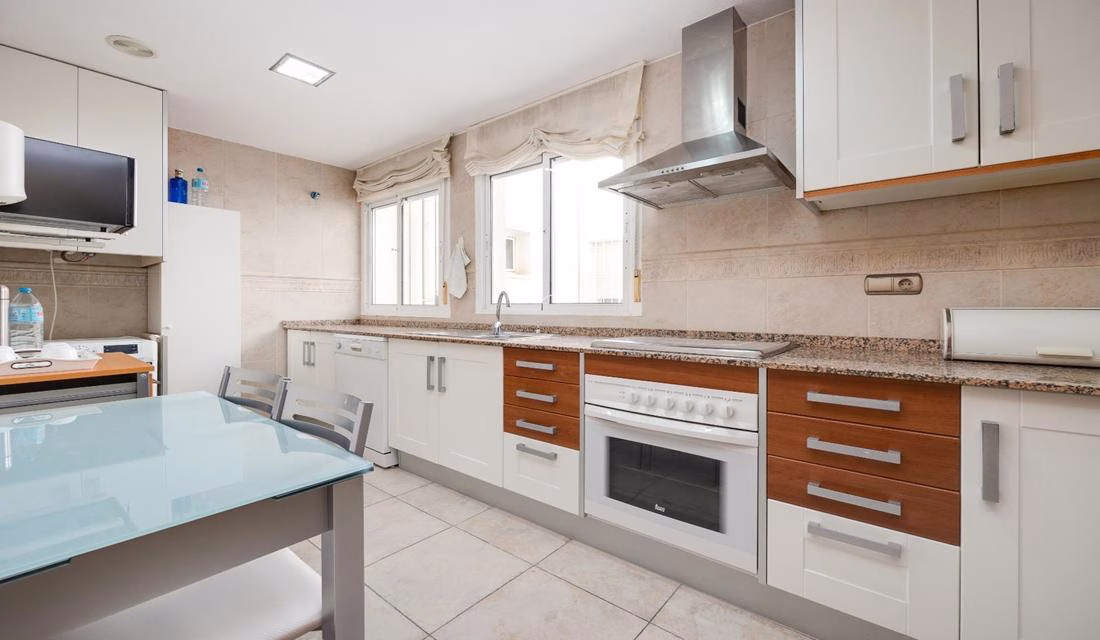 Ref: WM20919 — TORREVIEJA – 3 Bedrooms Town-centre Penthouse with Lift Access, Parking space and Storage. | White Villas in Spain Ref: WM20919 -- TORREVIEJA - 3 Bedrooms Town-centre Penthouse with Lift Access, Parking space and Storage. - Image 28