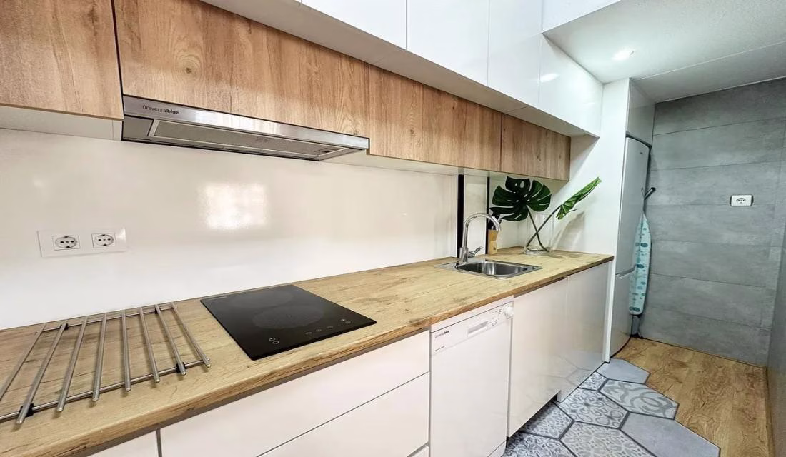 Ref: WTi3121 — PLAYA FLAMENCA – 3 Bedrooms TownHouse with comm. Pool, Glazed-in Terrace and Parking. | White Villas in Spain Ref: WTi3121 -- PLAYA FLAMENCA - 3 Bedrooms TownHouse with comm. Pool, Glazed-in Terrace and Parking. - Image 28