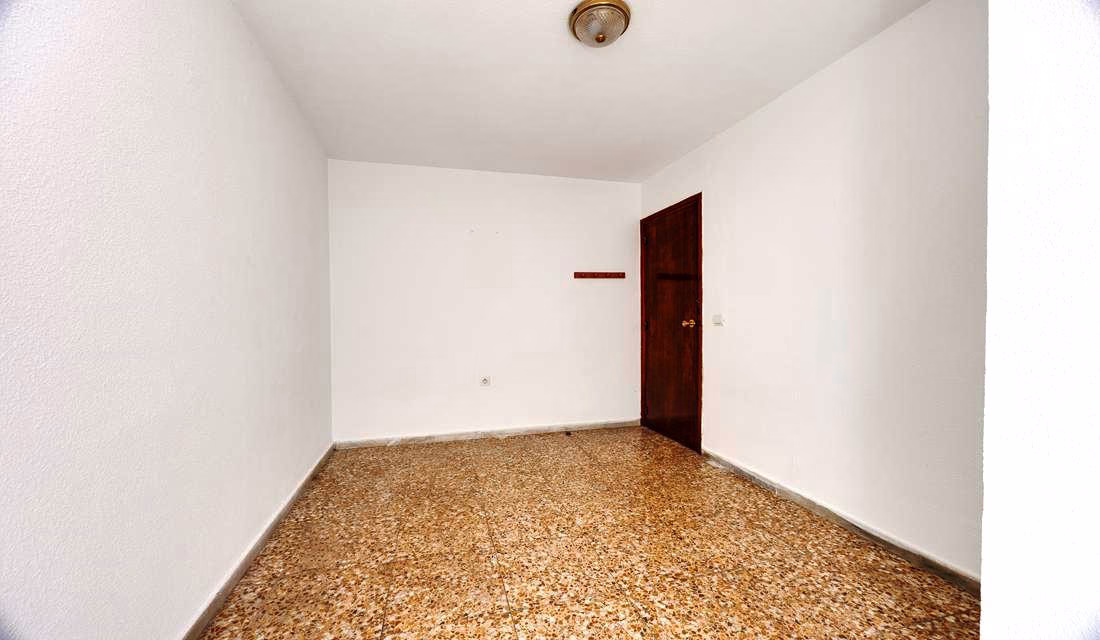 Ref: WS5441 — TORREVIEJA (Acequion Beach) – 3 Bedrooms Apartment on 3rd Floor with Lift Access and Terrace, 100m to the Beach. | White Villas in Spain Ref: WS5441 -- TORREVIEJA (Acequion Beach) - 3 Bedrooms Apartment on 3rd Floor with Lift Access and Terrace, 100m to the Beach. - Image 28