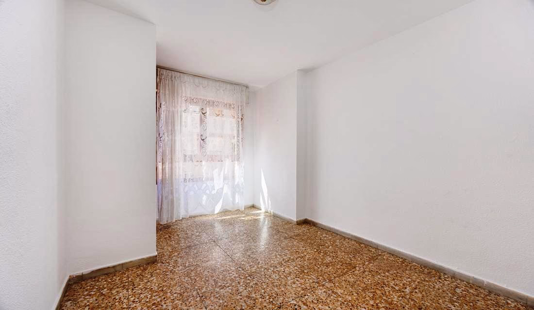 Ref: WS5441 — TORREVIEJA (Acequion Beach) – 3 Bedrooms Apartment on 3rd Floor with Lift Access and Terrace, 100m to the Beach. | White Villas in Spain Ref: WS5441 -- TORREVIEJA (Acequion Beach) - 3 Bedrooms Apartment on 3rd Floor with Lift Access and Terrace, 100m to the Beach. - Image 29
