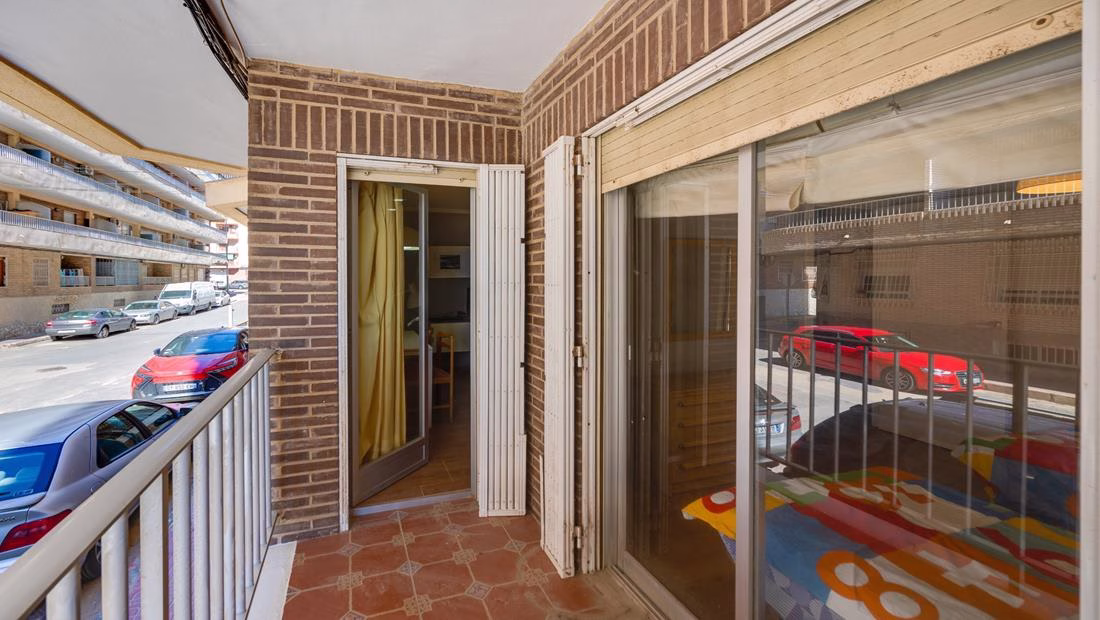 Ref: WM20637 — TORREVIEJA (Acequion BeachFront) – 2 Bedrooms Renovated Ground-Floor Beach Apartment with Sea views Terrace. | White Villas in Spain WhiteVillasInSpain28 4