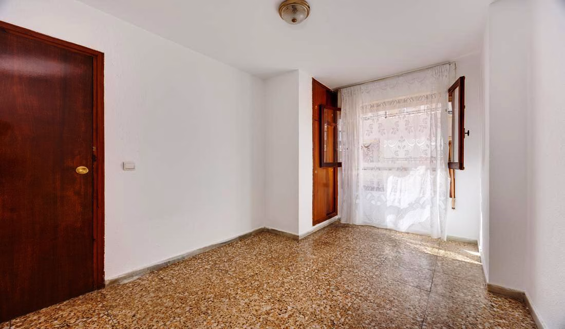 Ref: WS5441 — TORREVIEJA (Acequion Beach) – 3 Bedrooms Apartment on 3rd Floor with Lift Access and Terrace, 100m to the Beach. | White Villas in Spain Ref: WS5441 -- TORREVIEJA (Acequion Beach) - 3 Bedrooms Apartment on 3rd Floor with Lift Access and Terrace, 100m to the Beach. - Image 30
