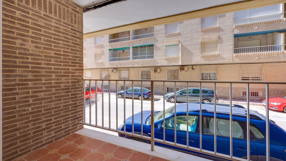 Ref: WM20637 — TORREVIEJA (Acequion BeachFront) – 2 Bedrooms Renovated Ground-Floor Beach Apartment with Sea views Terrace. | White Villas in Spain WhiteVillasInSpain29 4