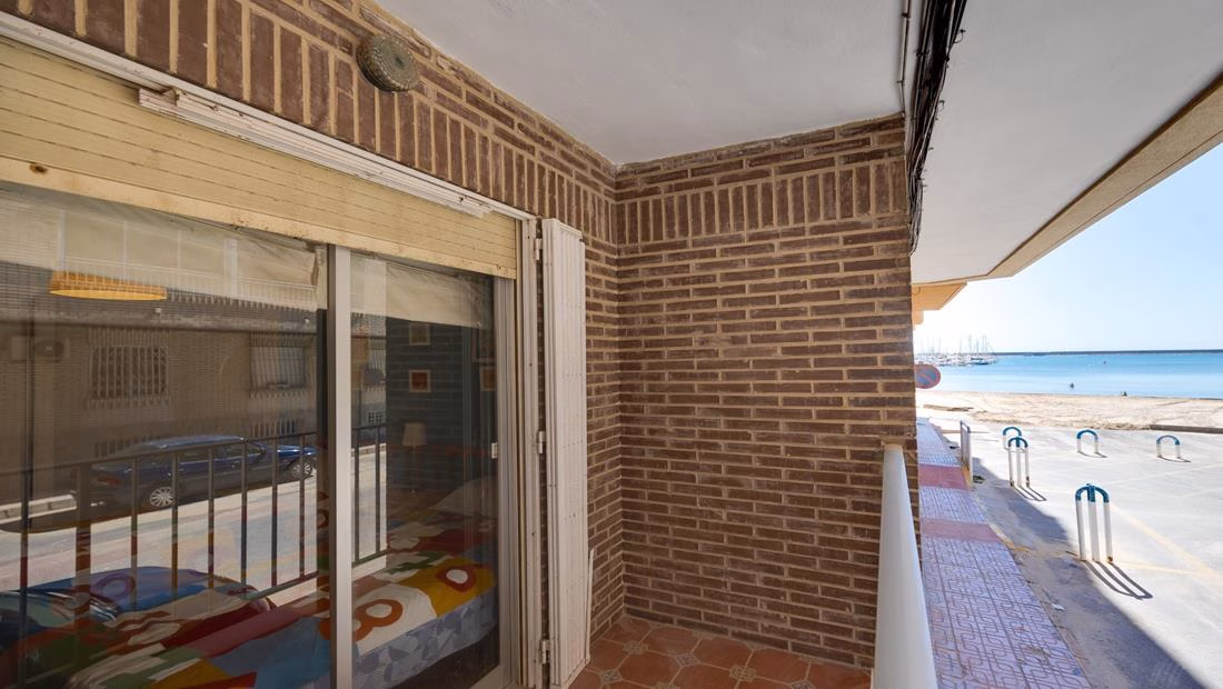 Ref: WM20637 — TORREVIEJA (Acequion BeachFront) – 2 Bedrooms Renovated Ground-Floor Beach Apartment with Sea views Terrace. | White Villas in Spain WhiteVillasInSpain31 3