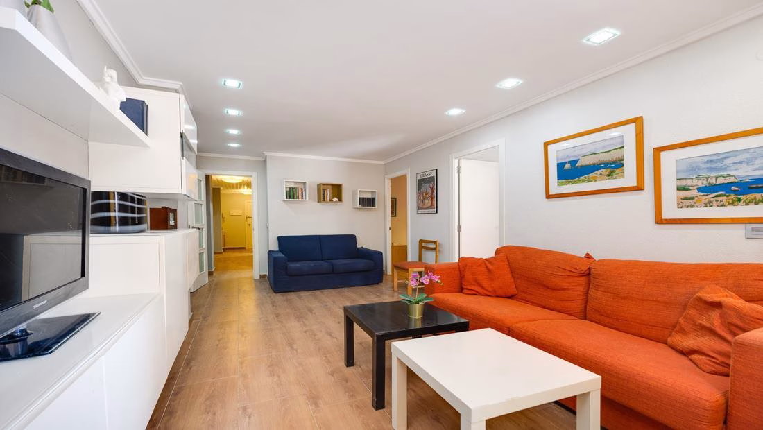 Ref: WM20637 — TORREVIEJA (Acequion BeachFront) – 2 Bedrooms Renovated Ground-Floor Beach Apartment with Sea views Terrace. | White Villas in Spain WhiteVillasInSpain32 3