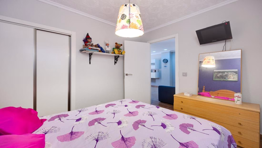 Ref: WM20637 — TORREVIEJA (Acequion BeachFront) – 2 Bedrooms Renovated Ground-Floor Beach Apartment with Sea views Terrace. | White Villas in Spain WhiteVillasInSpain33 3