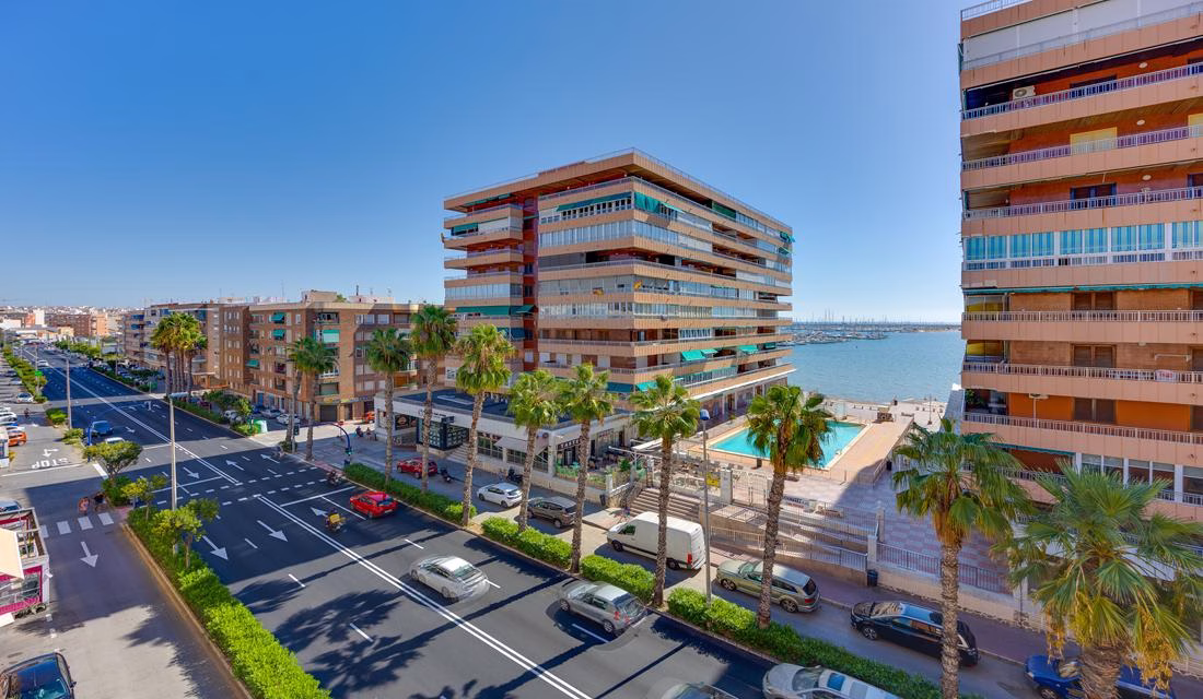 Ref: WS5443 — TORREVIEJA (Acequion Beach) – 2 Bedrooms Apartment on 4th Floor with Lift Access and Sea Views, 50m to the Beach | White Villas in Spain Ref: WS5443 -- TORREVIEJA (Acequion Beach) - 2 Bedrooms Apartment on 4th Floor with Lift Access and Sea Views, 50m to the Beach - Image 33