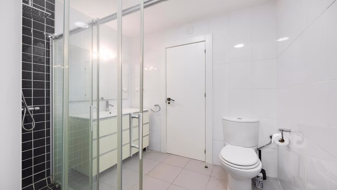 Ref: WM20637 — TORREVIEJA (Acequion BeachFront) – 2 Bedrooms Renovated Ground-Floor Beach Apartment with Sea views Terrace. | White Villas in Spain WhiteVillasInSpain36 2