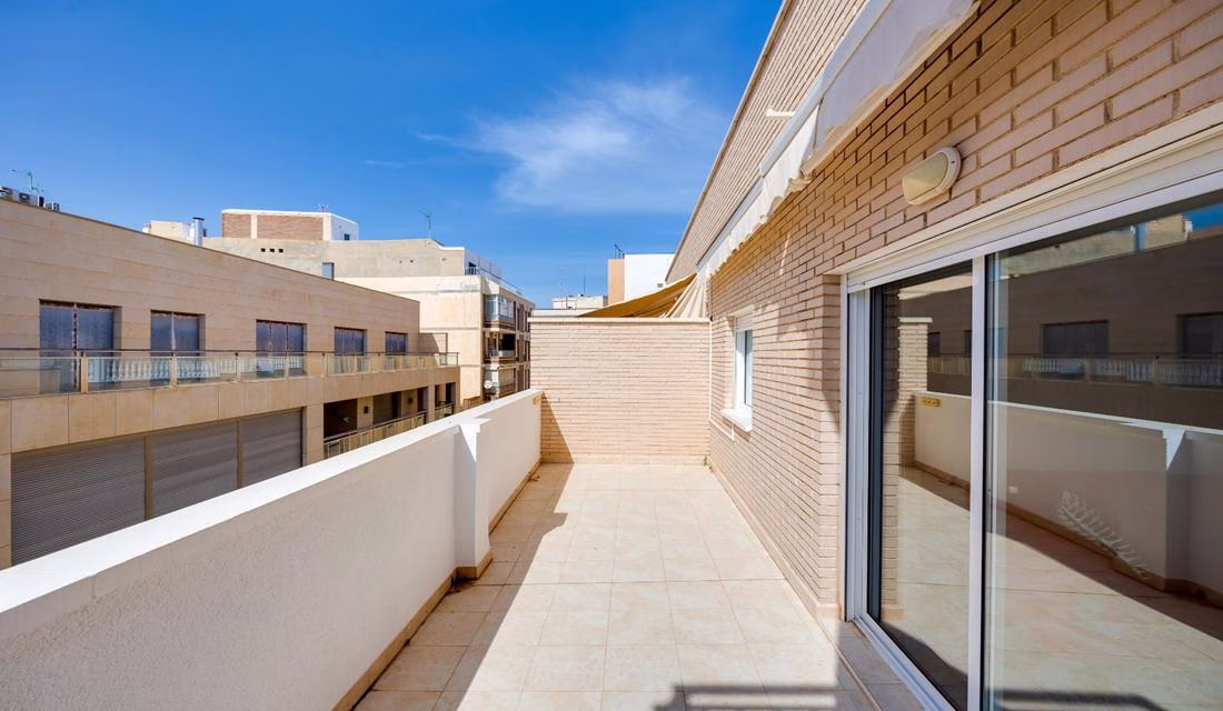 Ref: WM20919 — TORREVIEJA – 3 Bedrooms Town-centre Penthouse with Lift Access, Parking space and Storage. | White Villas in Spain Ref: WM20919 -- TORREVIEJA - 3 Bedrooms Town-centre Penthouse with Lift Access, Parking space and Storage. - Image 38