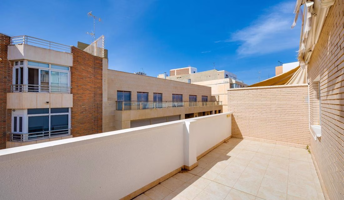 Ref: WM20919 — TORREVIEJA – 3 Bedrooms Town-centre Penthouse with Lift Access, Parking space and Storage. | White Villas in Spain Ref: WM20919 -- TORREVIEJA - 3 Bedrooms Town-centre Penthouse with Lift Access, Parking space and Storage. - Image 39