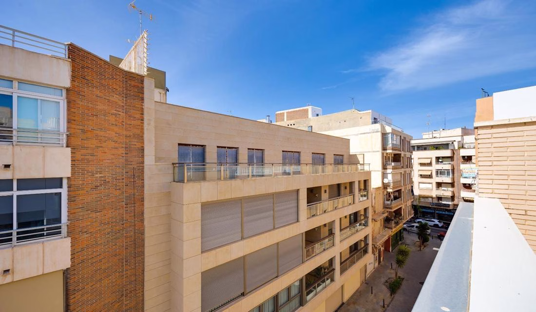 Ref: WM20919 — TORREVIEJA – 3 Bedrooms Town-centre Penthouse with Lift Access, Parking space and Storage. | White Villas in Spain Ref: WM20919 -- TORREVIEJA - 3 Bedrooms Town-centre Penthouse with Lift Access, Parking space and Storage. - Image 40