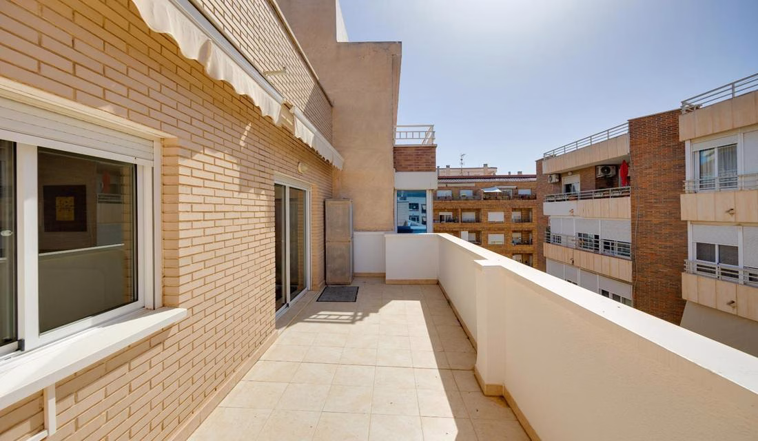 Ref: WM20919 — TORREVIEJA – 3 Bedrooms Town-centre Penthouse with Lift Access, Parking space and Storage. | White Villas in Spain Ref: WM20919 -- TORREVIEJA - 3 Bedrooms Town-centre Penthouse with Lift Access, Parking space and Storage. - Image 41
