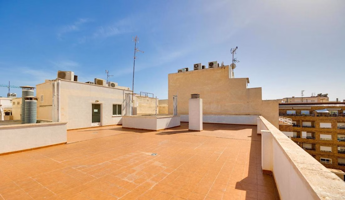 Ref: WM20919 — TORREVIEJA – 3 Bedrooms Town-centre Penthouse with Lift Access, Parking space and Storage. | White Villas in Spain Ref: WM20919 -- TORREVIEJA - 3 Bedrooms Town-centre Penthouse with Lift Access, Parking space and Storage. - Image 42