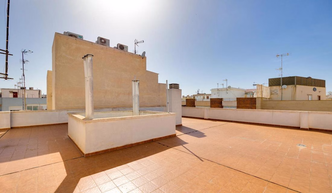 Ref: WM20919 — TORREVIEJA – 3 Bedrooms Town-centre Penthouse with Lift Access, Parking space and Storage. | White Villas in Spain Ref: WM20919 -- TORREVIEJA - 3 Bedrooms Town-centre Penthouse with Lift Access, Parking space and Storage. - Image 43